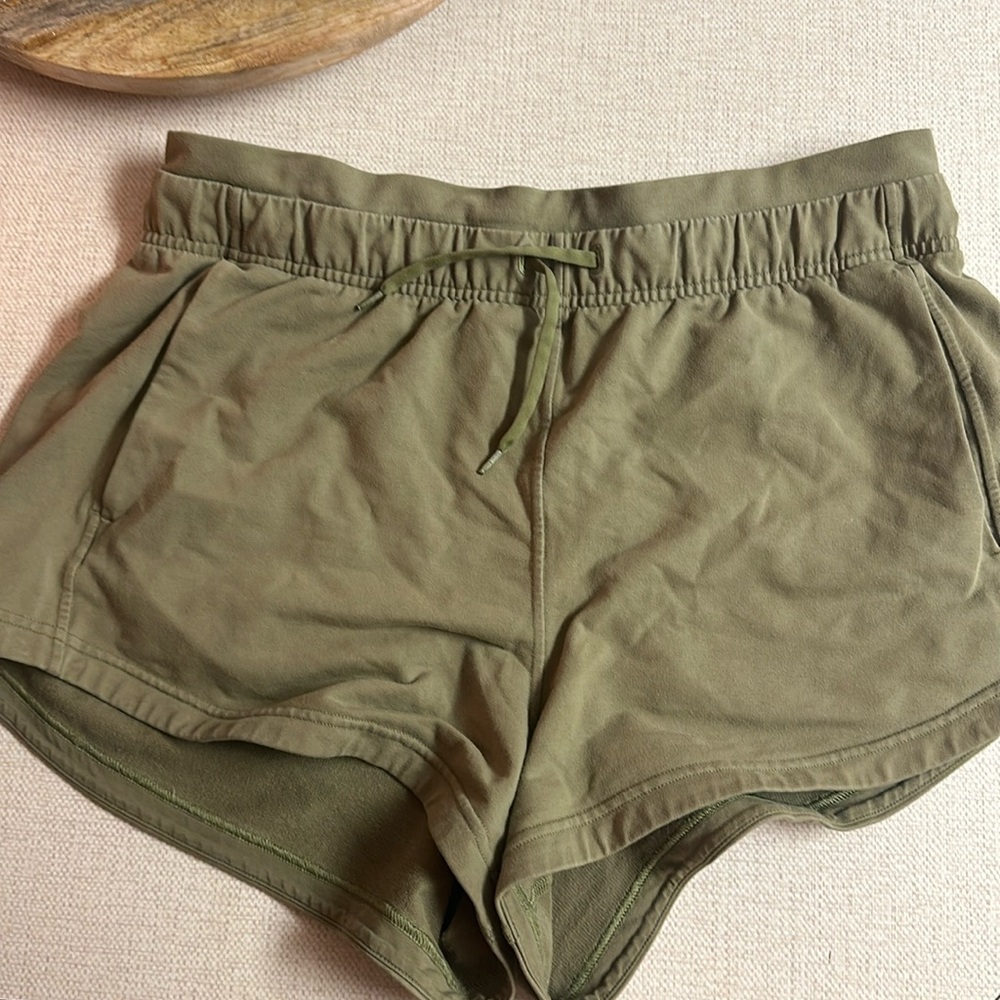 LULU LEMON SHORTS